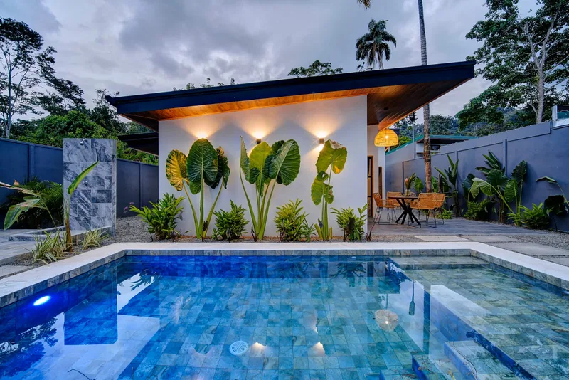 01-piscina-atardecer-sm
